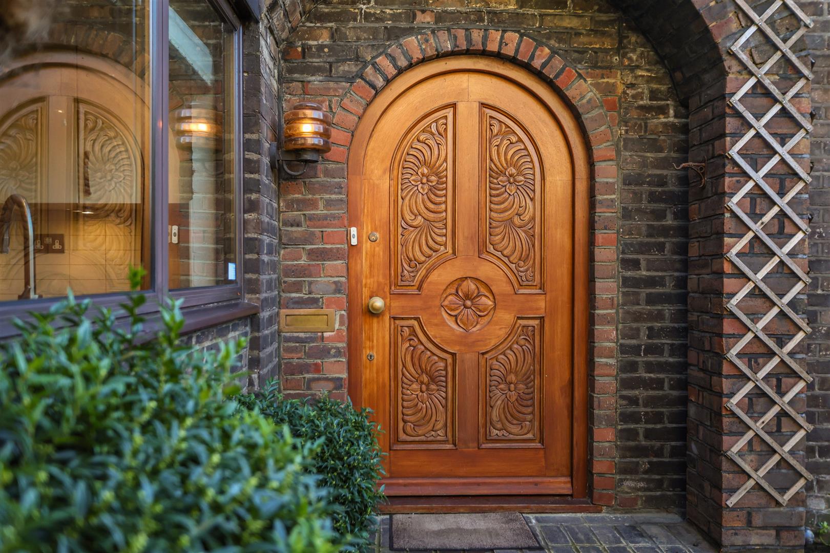 4 bedroom detached house for sale 0