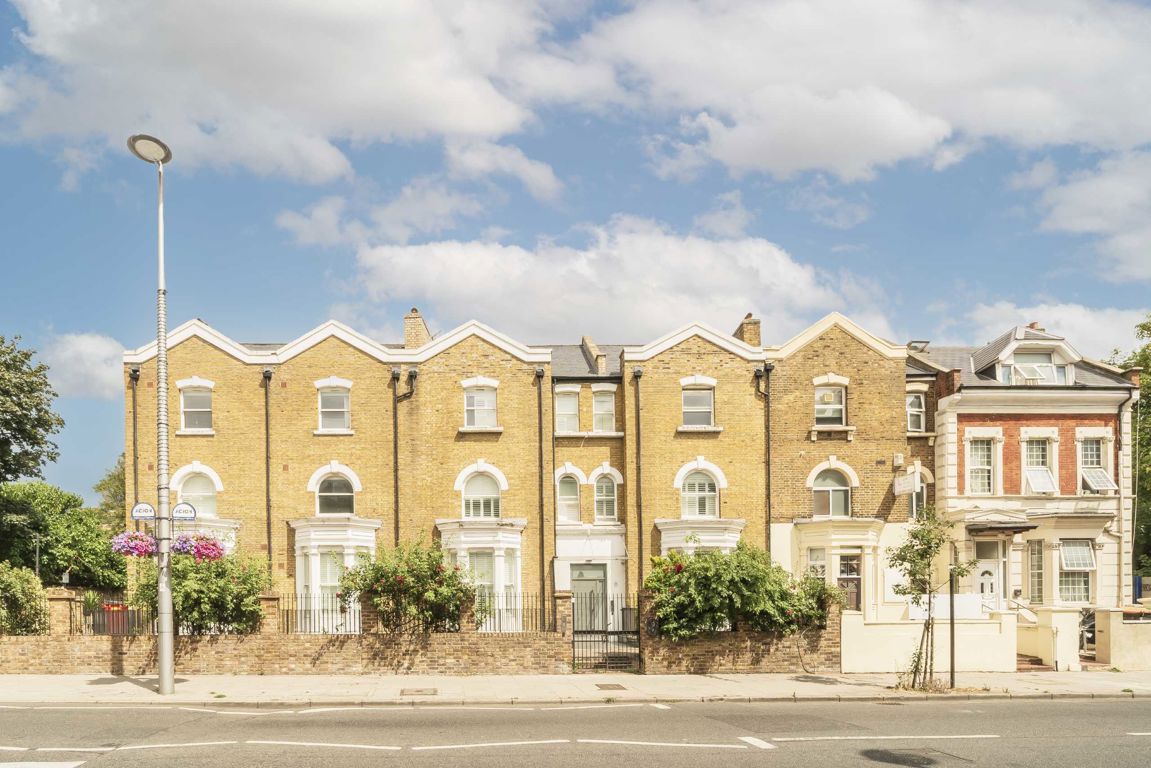 Flat 3, 6-10, High Street, London photo 2