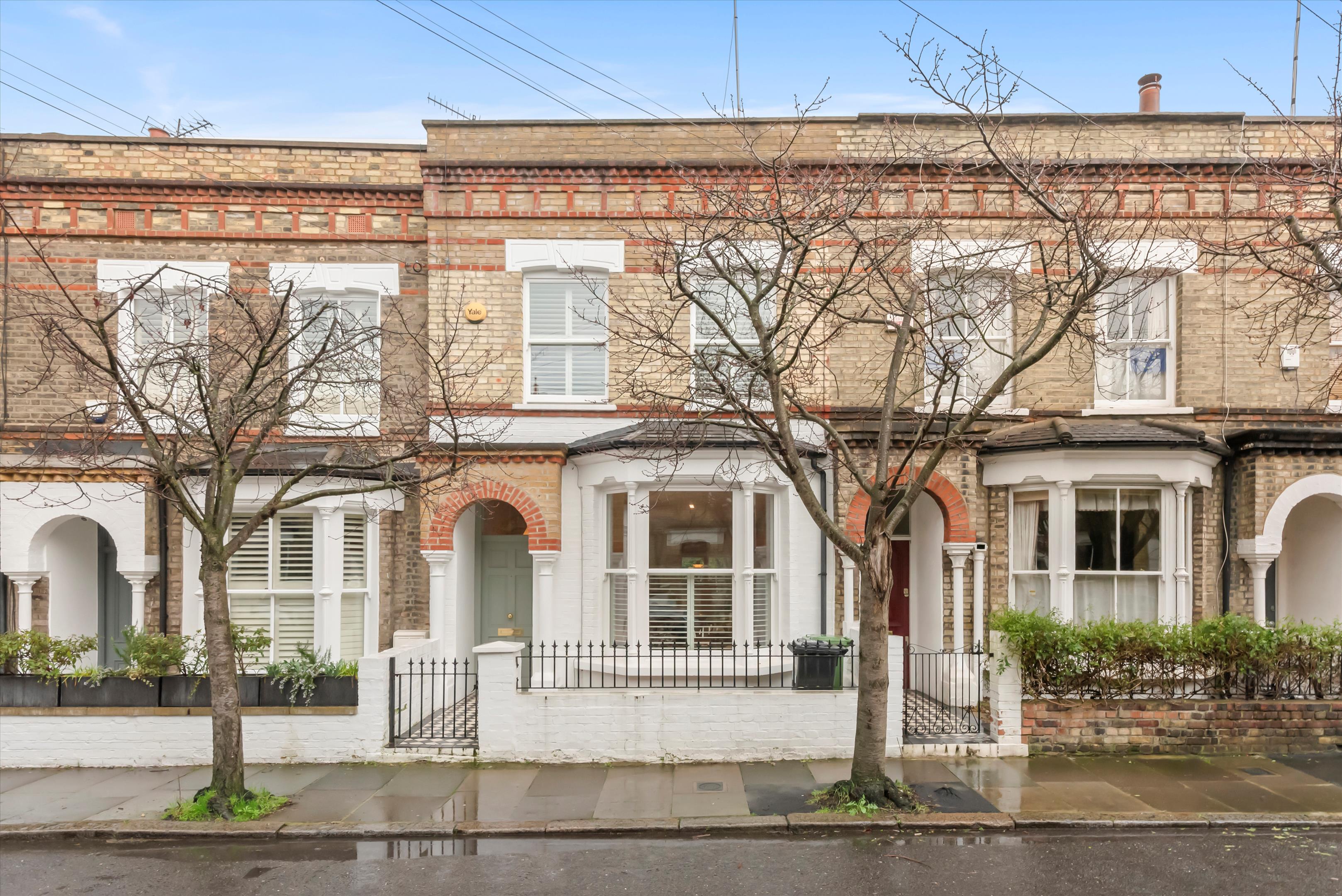 2 bedroom terraced house for sale 0