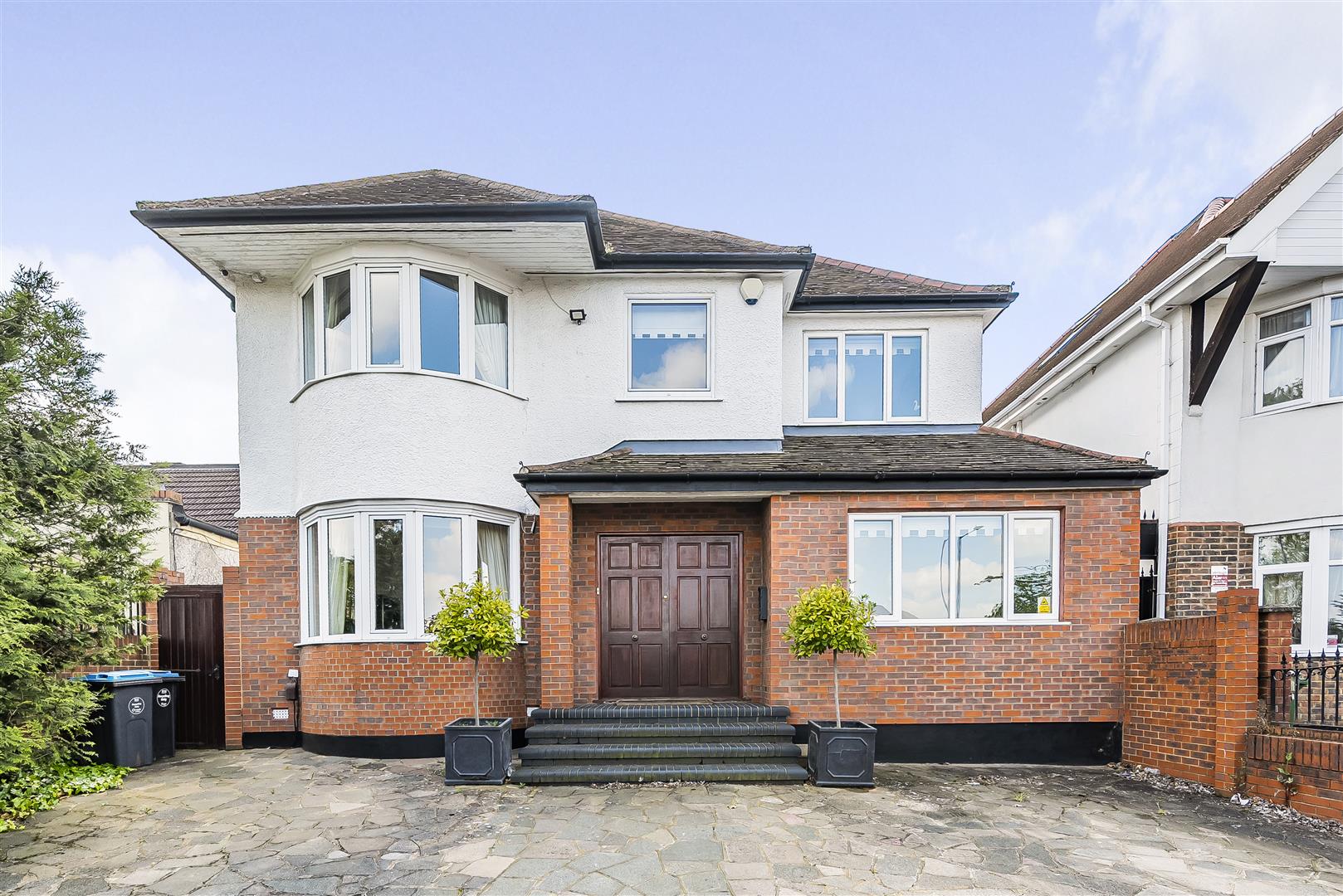 5 bedroom detached house for sale 0