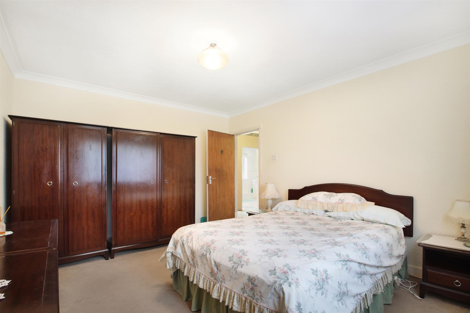 Photos of Brookmead, Hildenborough, Tonbridge TN11 64348923