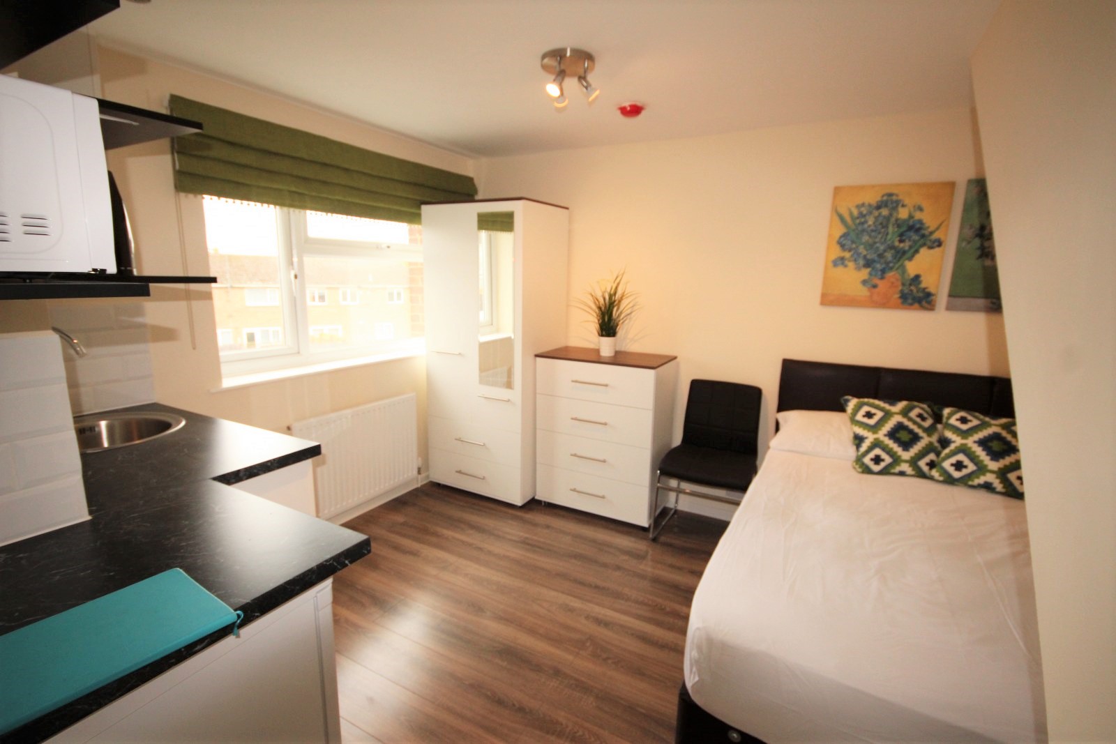 Room 2, 56, Thornhill, Northampton photo 5
