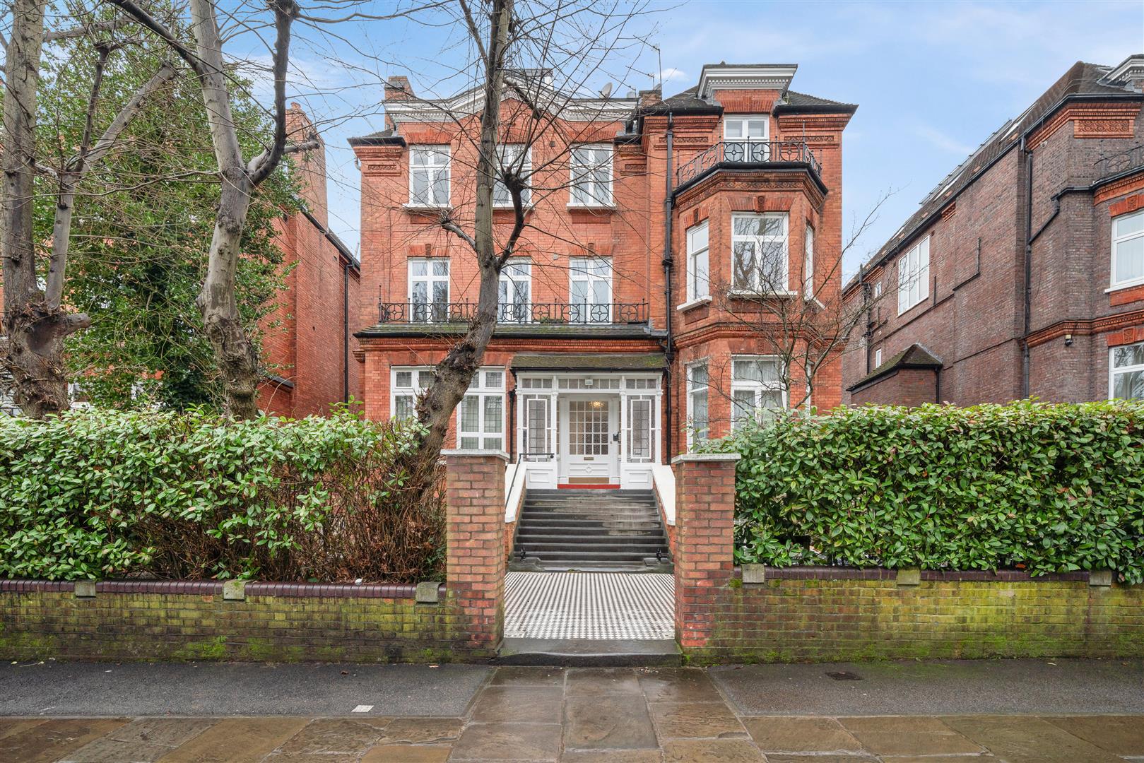 2 bedroom maisonette for sale