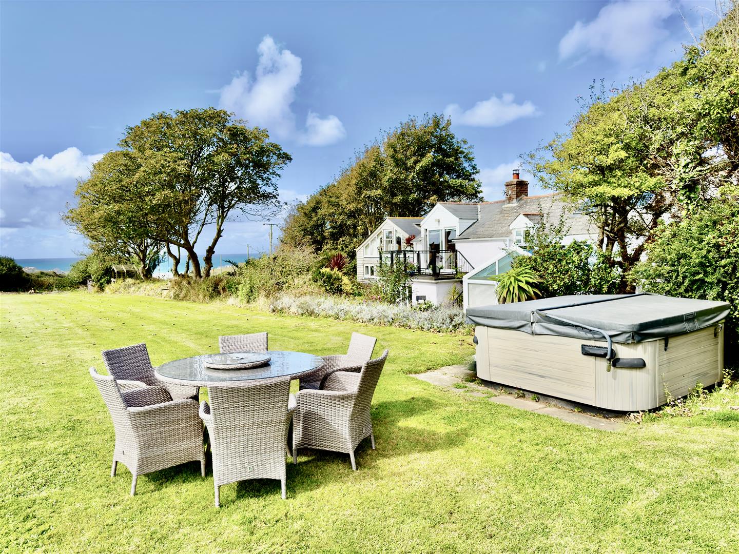 4 bedroom detached house for sale 0