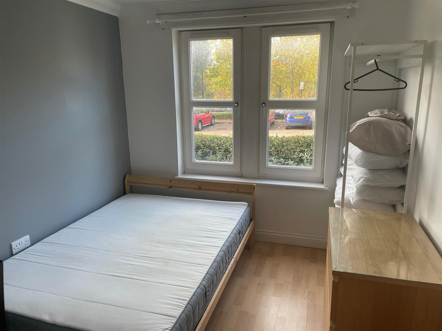 Room 2 Flat 3, Clarence House 152 North Row, Milton Keynes photo 3