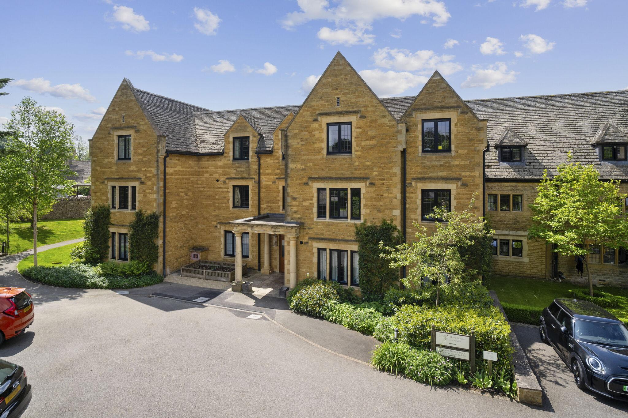 2-bed flat on Evesham Road, Cheltenham, Gloucestershire, United Kingdom, £495,000
