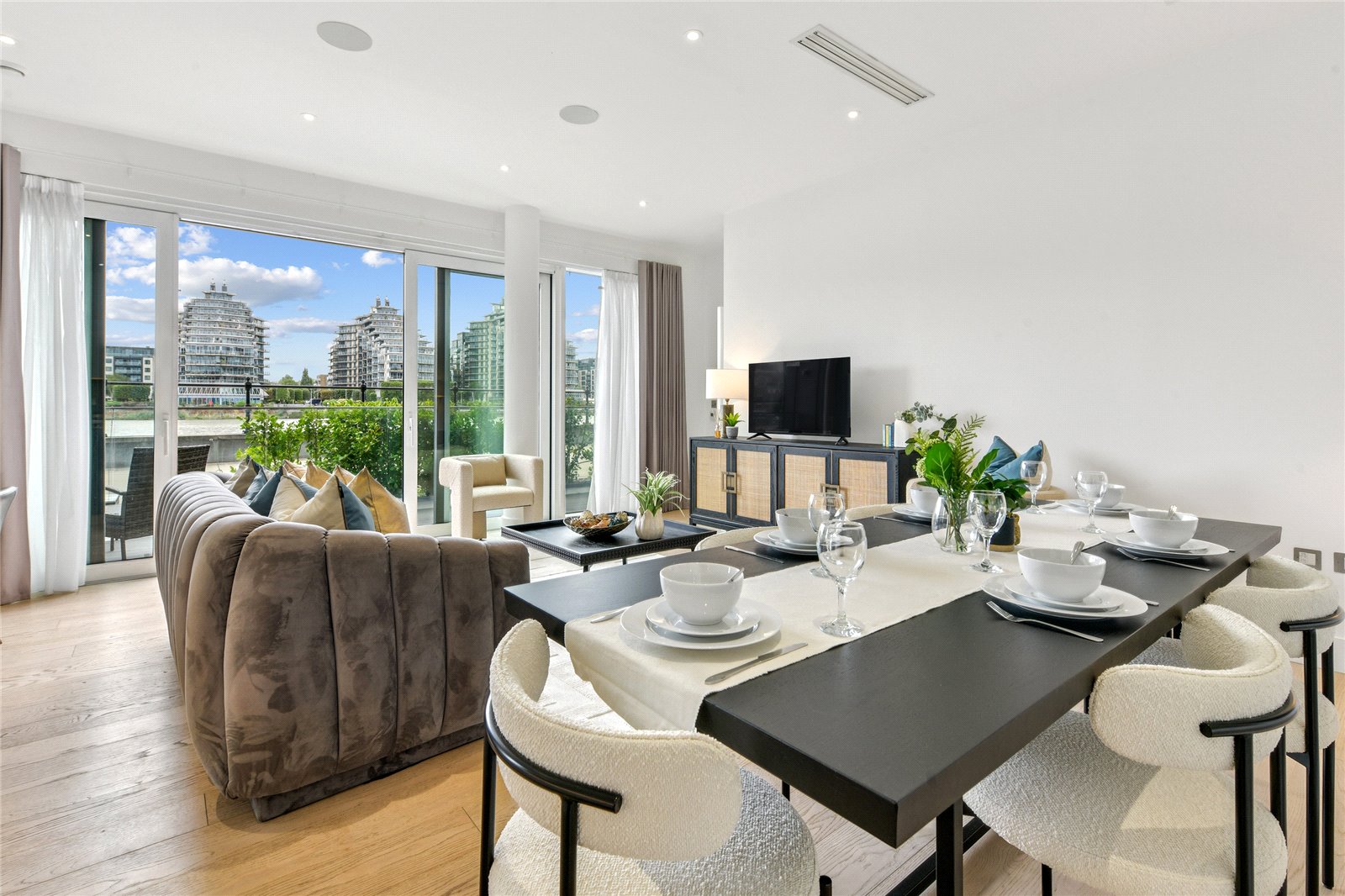 2 bedroom flat for sale 0