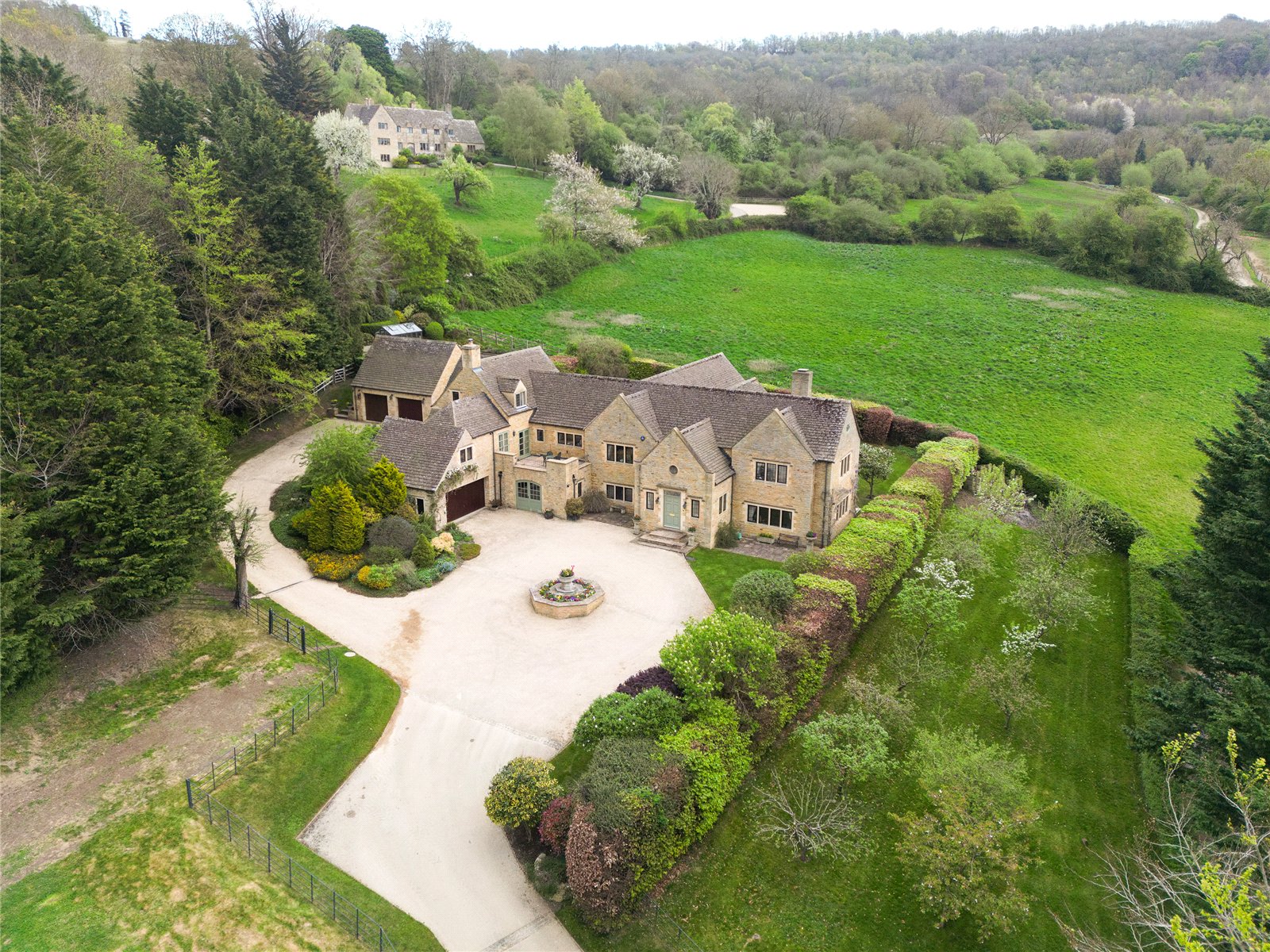 5 bedroom detached new house for sale in Potters Bar