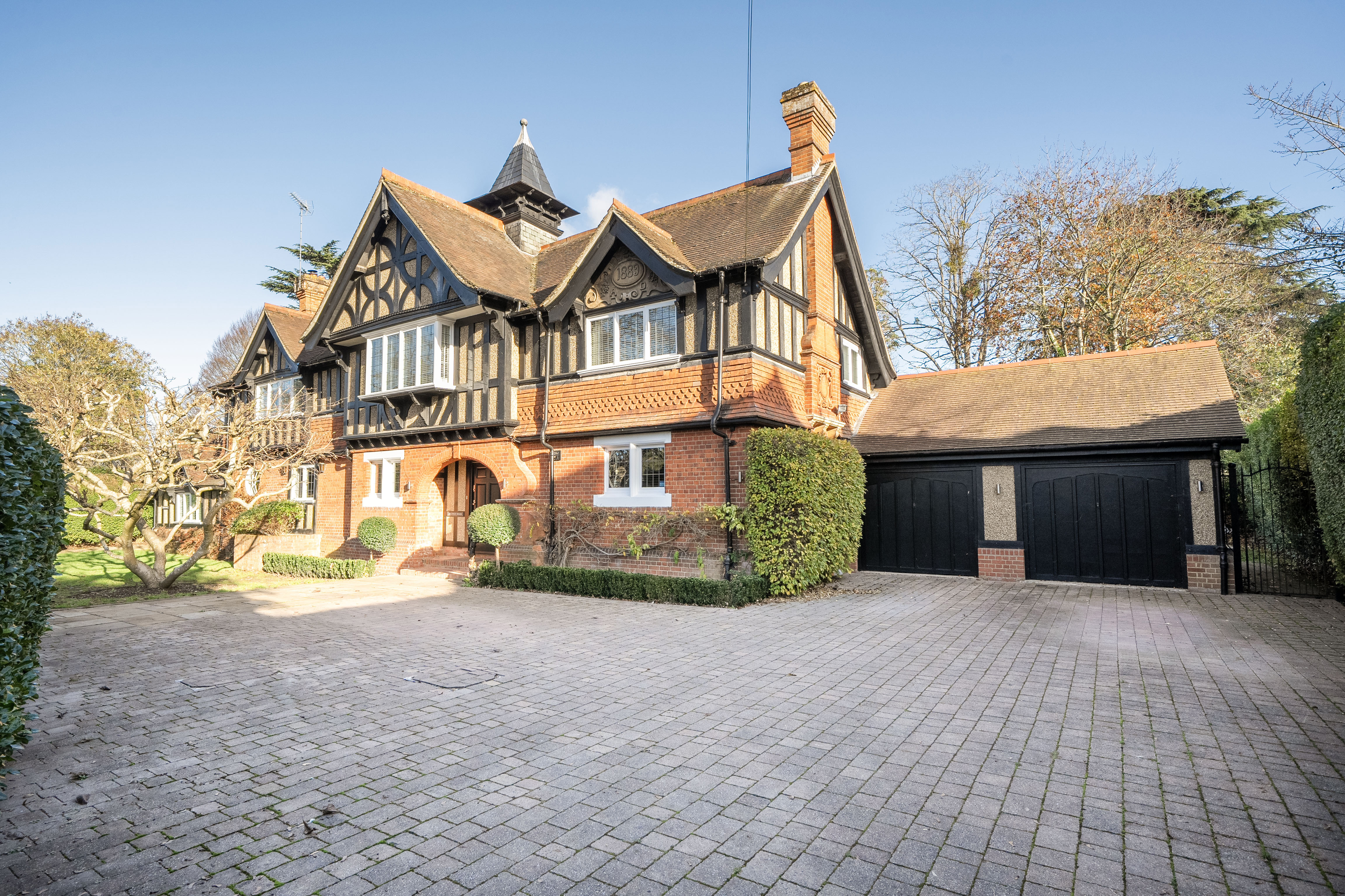 4 bedroom detached house for sale 0