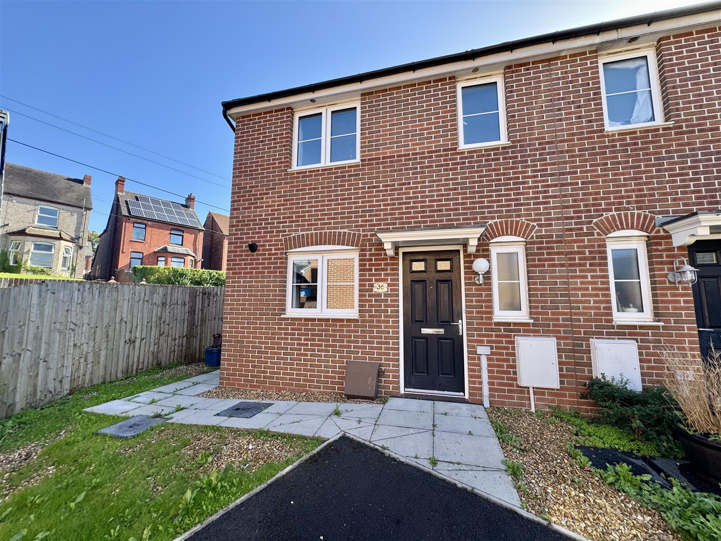 3 bed semi-detached house for sale