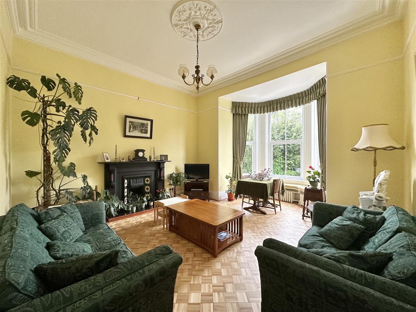 8 bedroom detached house for sale 0