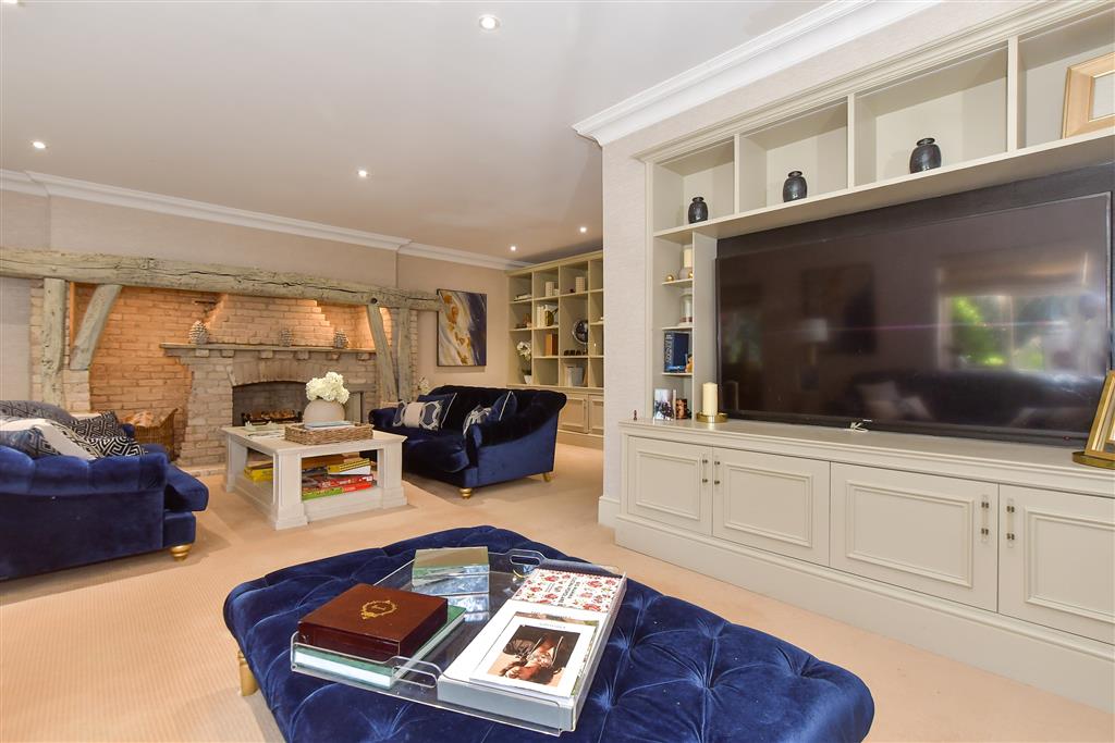 5 bedroom detached house for sale 0