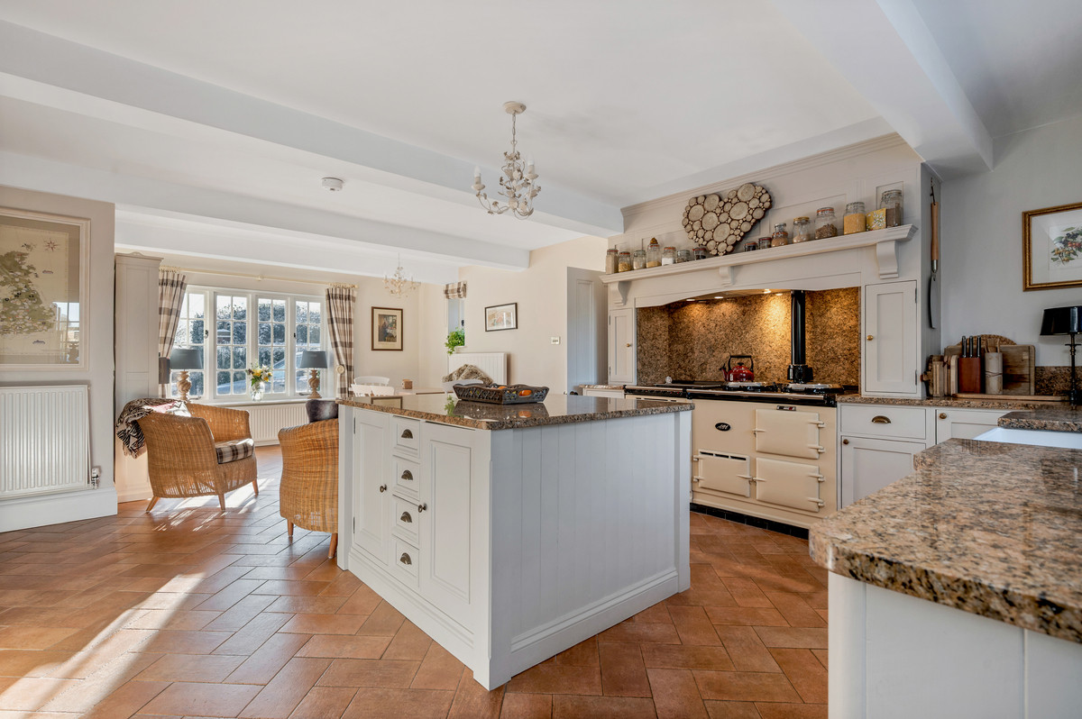 4 bedroom detached house for sale 0