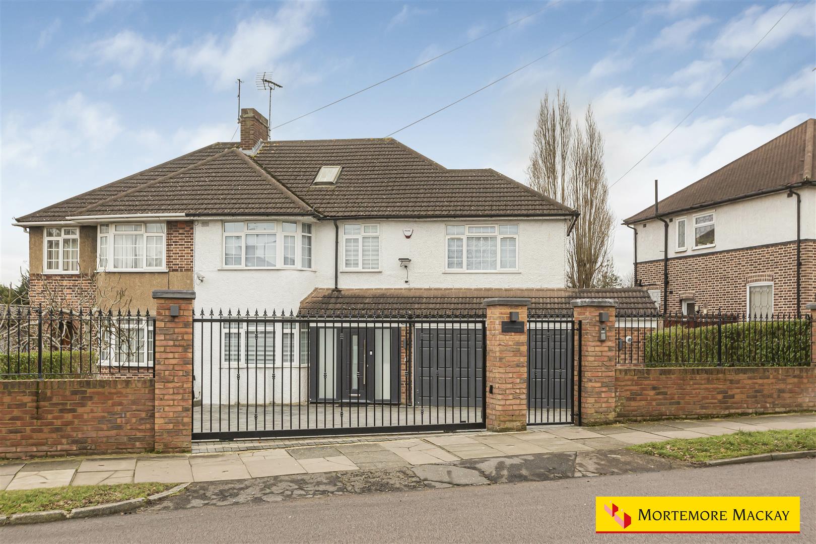6 bedroom end terrace house for sale in London