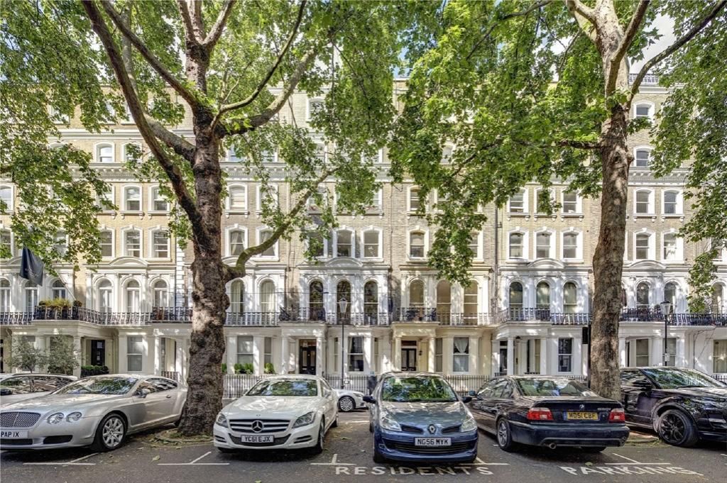 36 Beaufort Gardens, London photo 3