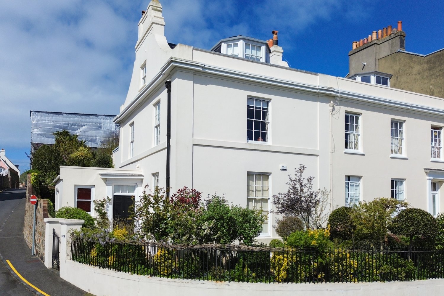 4 bedroom semi-detached house for sale 0