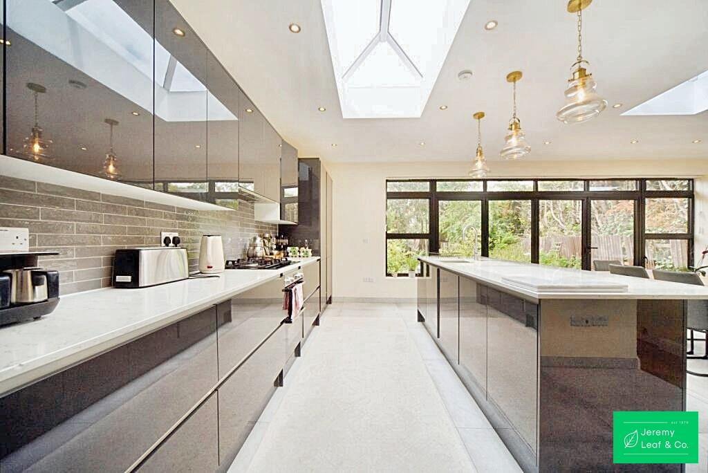 6 bedroom semi-detached house for sale 0