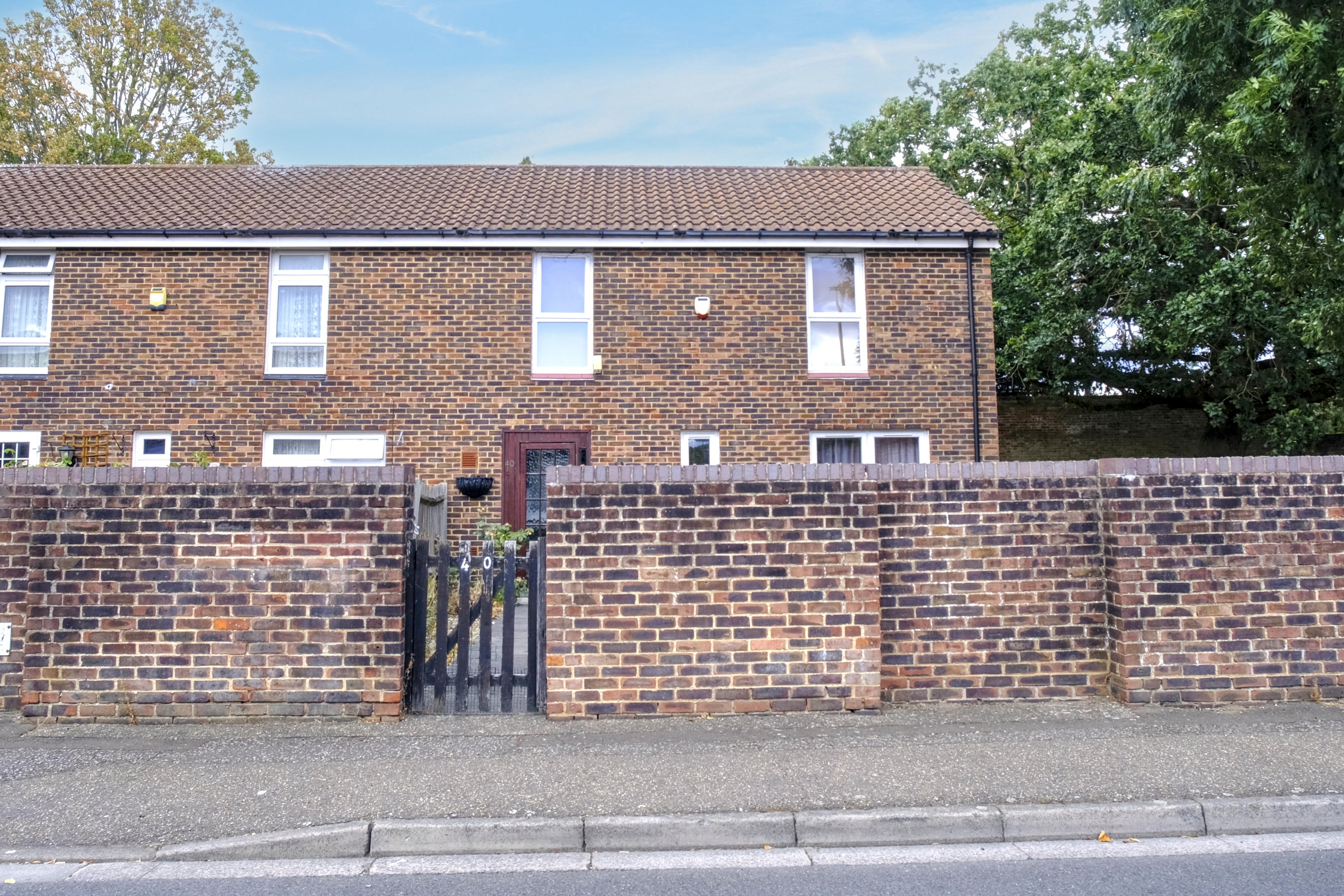 40 Charnwood Road, Uxbridge photo 2
