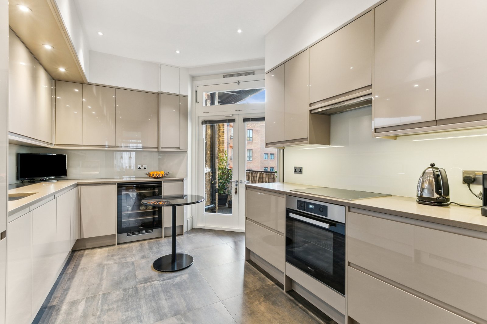 3 bedroom flat for sale 0