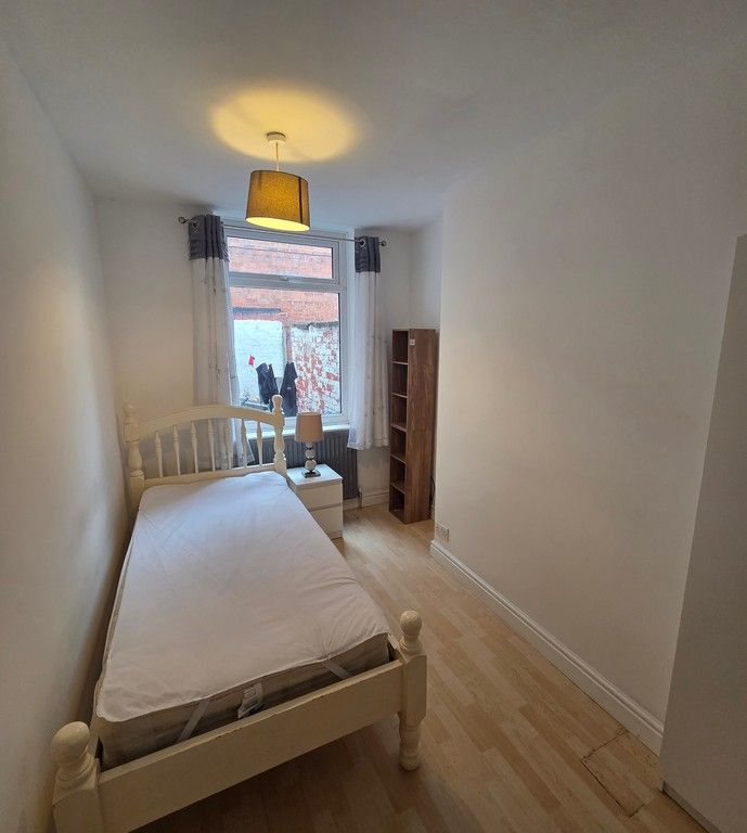 Room 2, 44 Brazil Street, Hull photo 3
