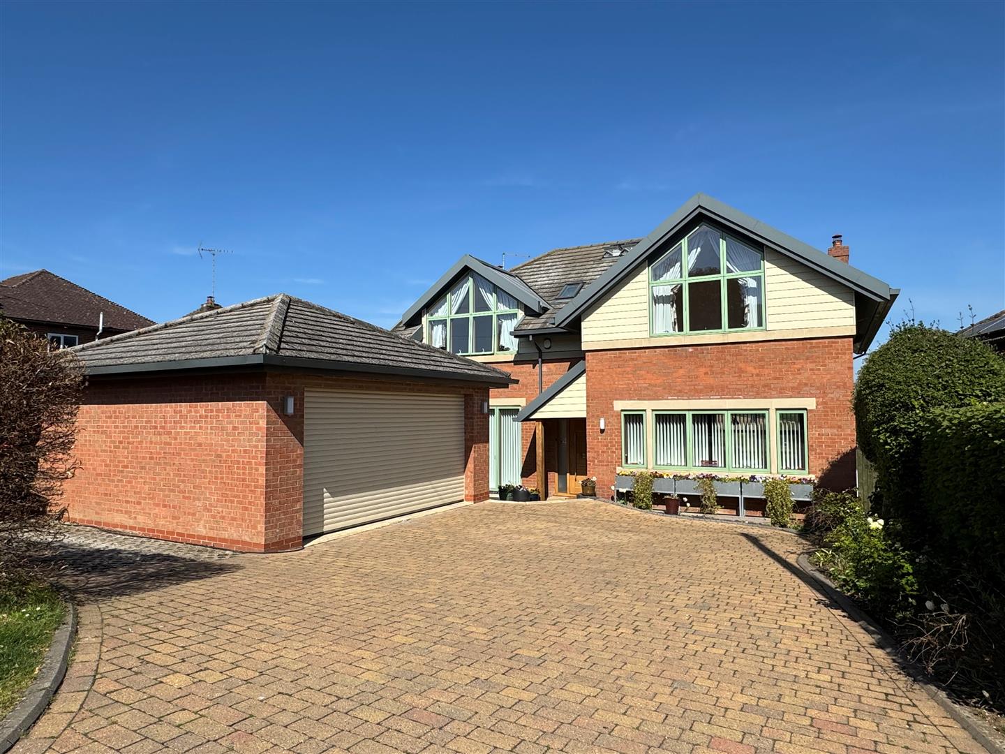 4 bedroom detached house for sale 0