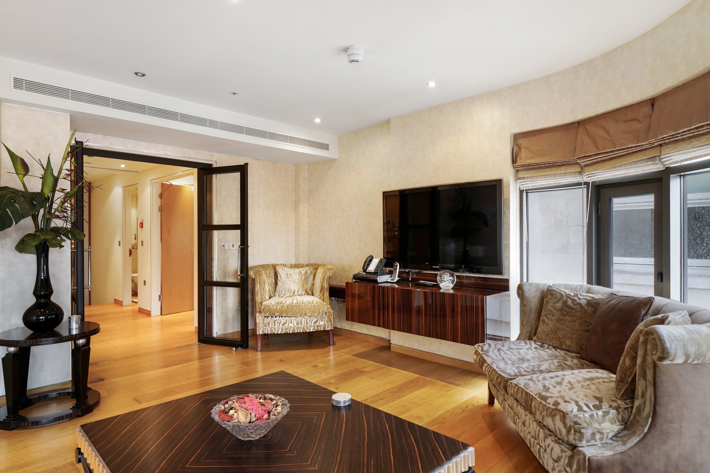 2 bedroom flat for sale 0