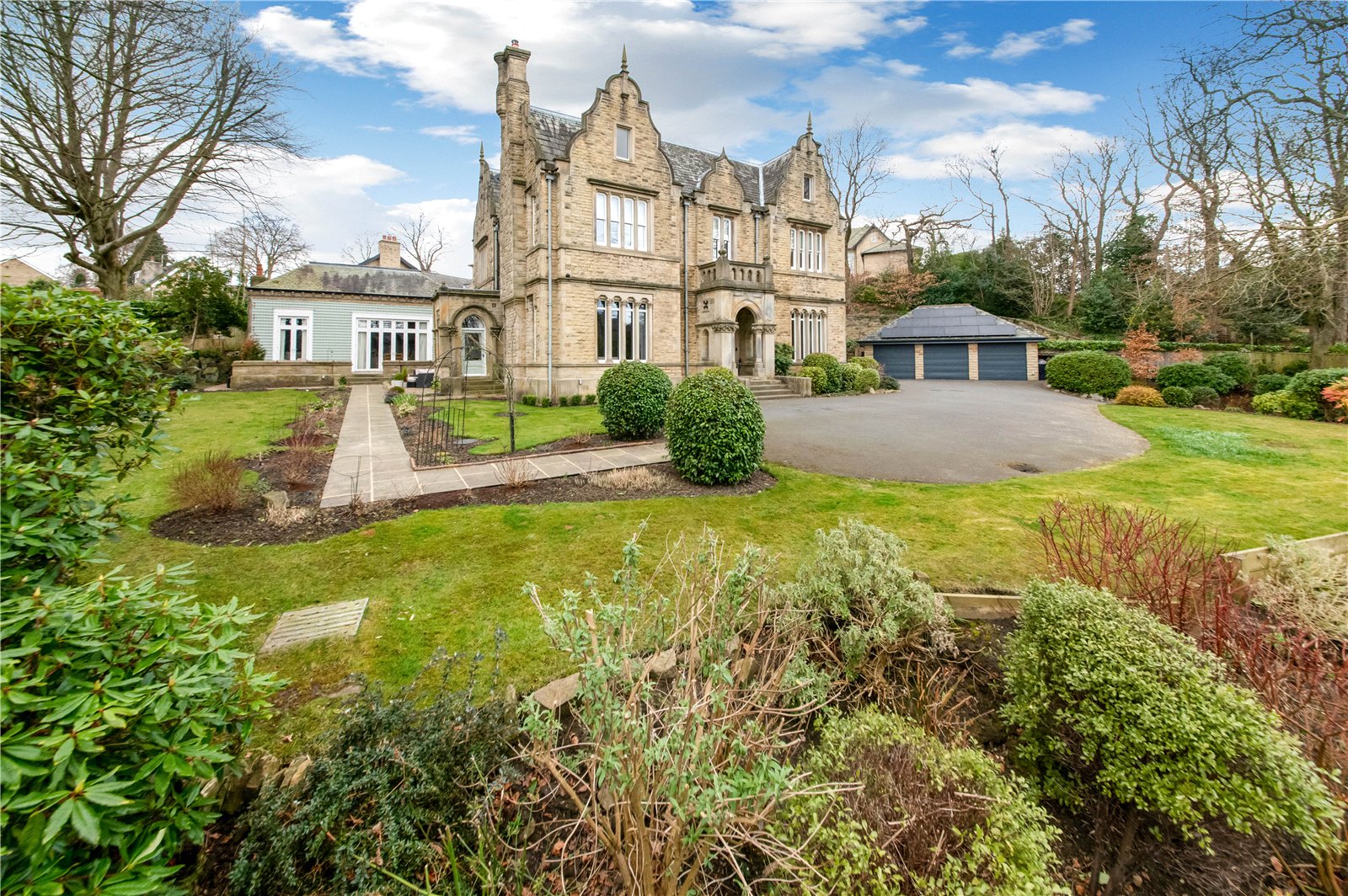 6 bedroom detached house for sale 0