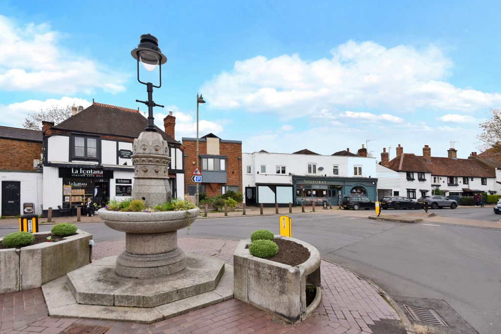 High Street, Thames Ditton photo 2