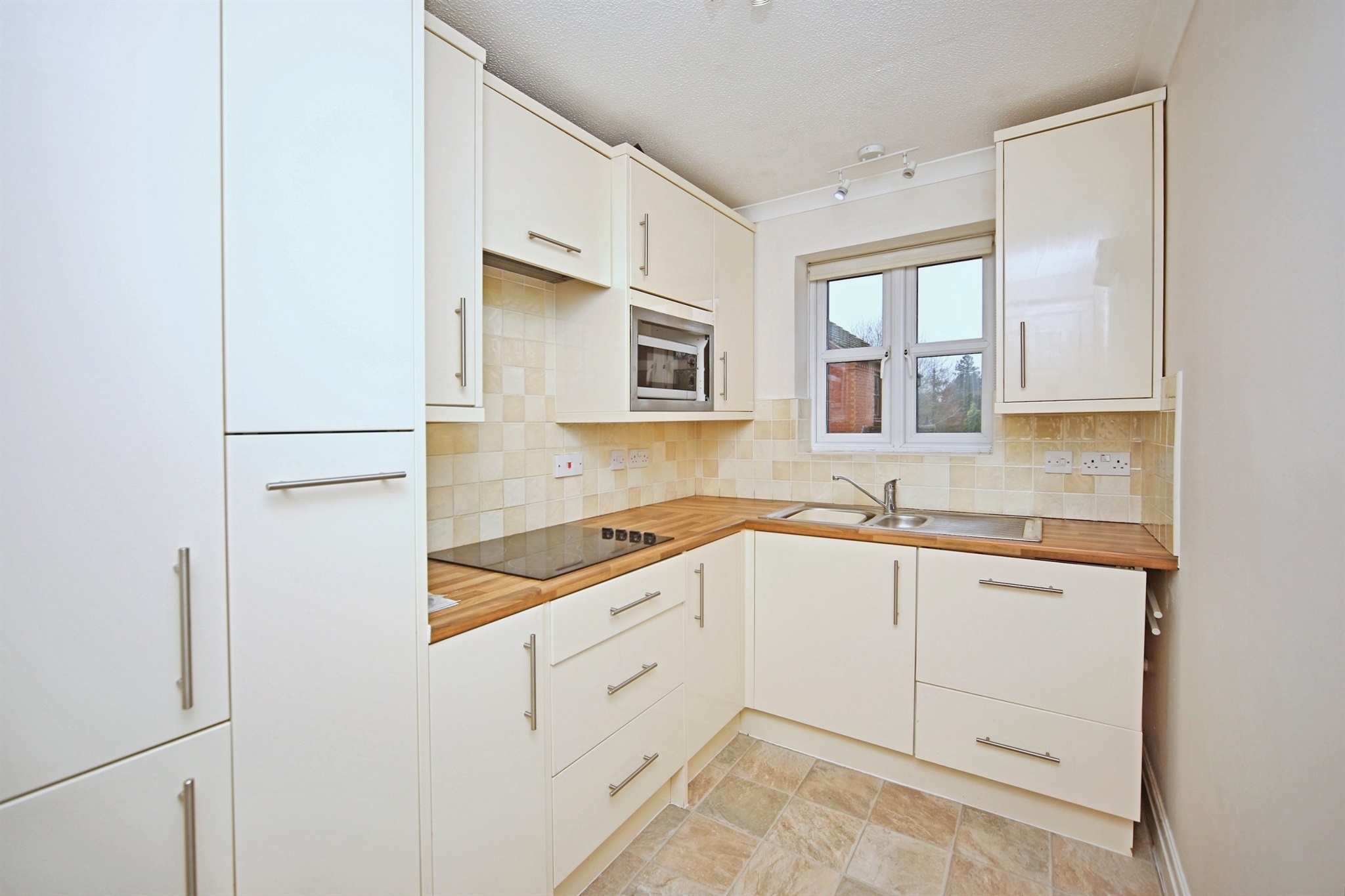 48, Saffron Meadow, Stratford-Upon-Avon photo 3