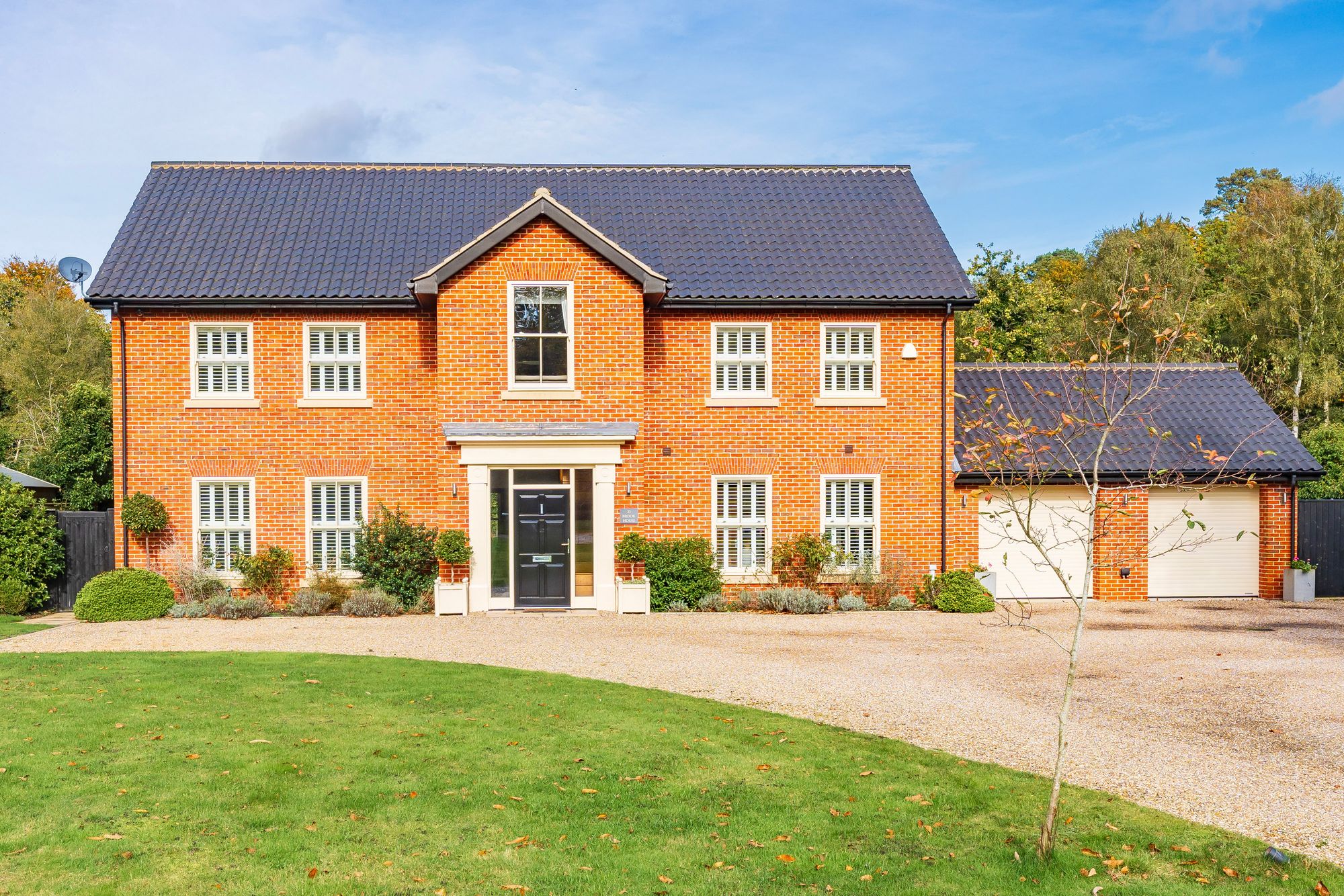 4 bedroom detached house for sale 0