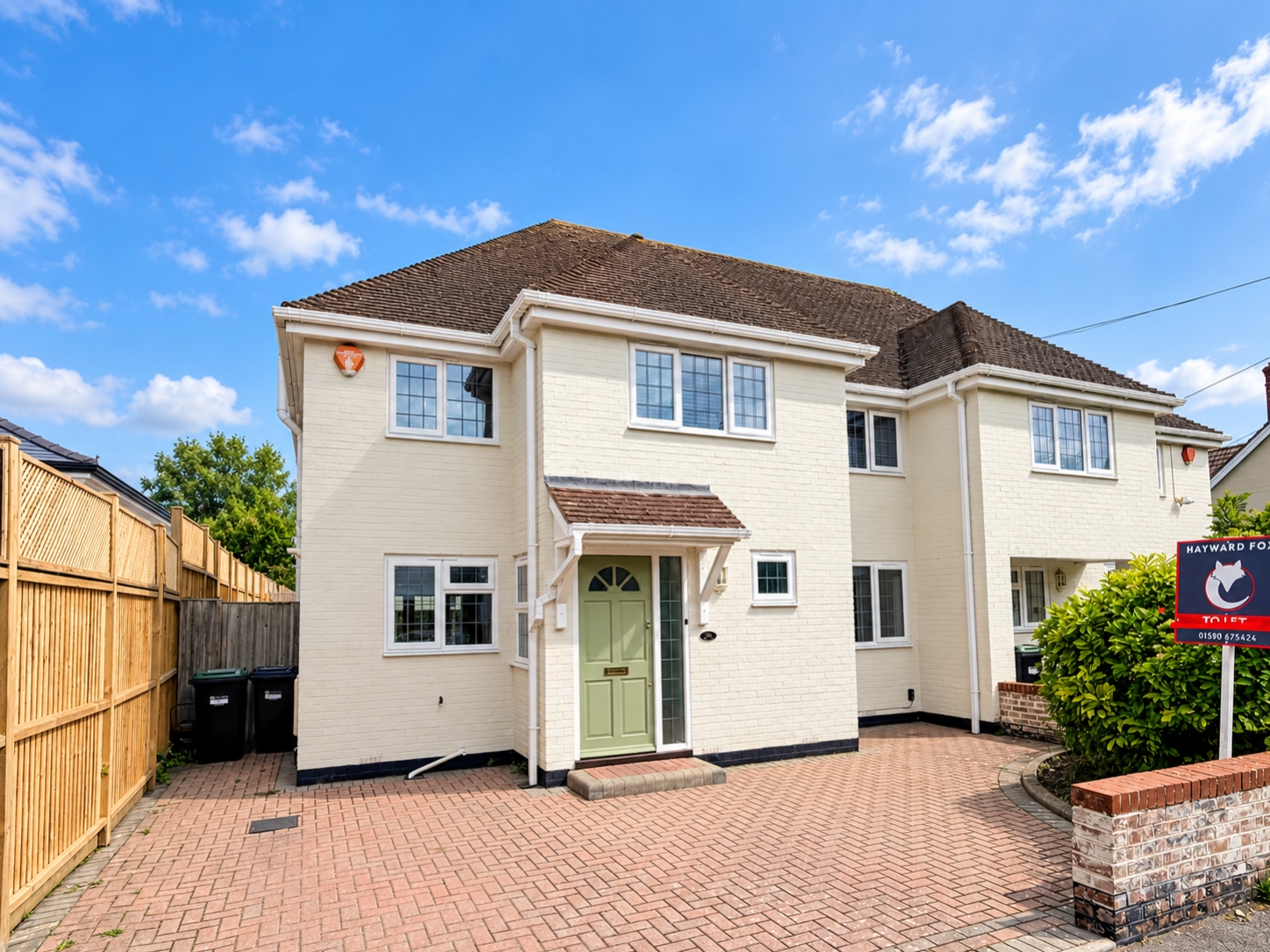 4-bed house on 39, Stanley Road, Lymington, £2,600/mo