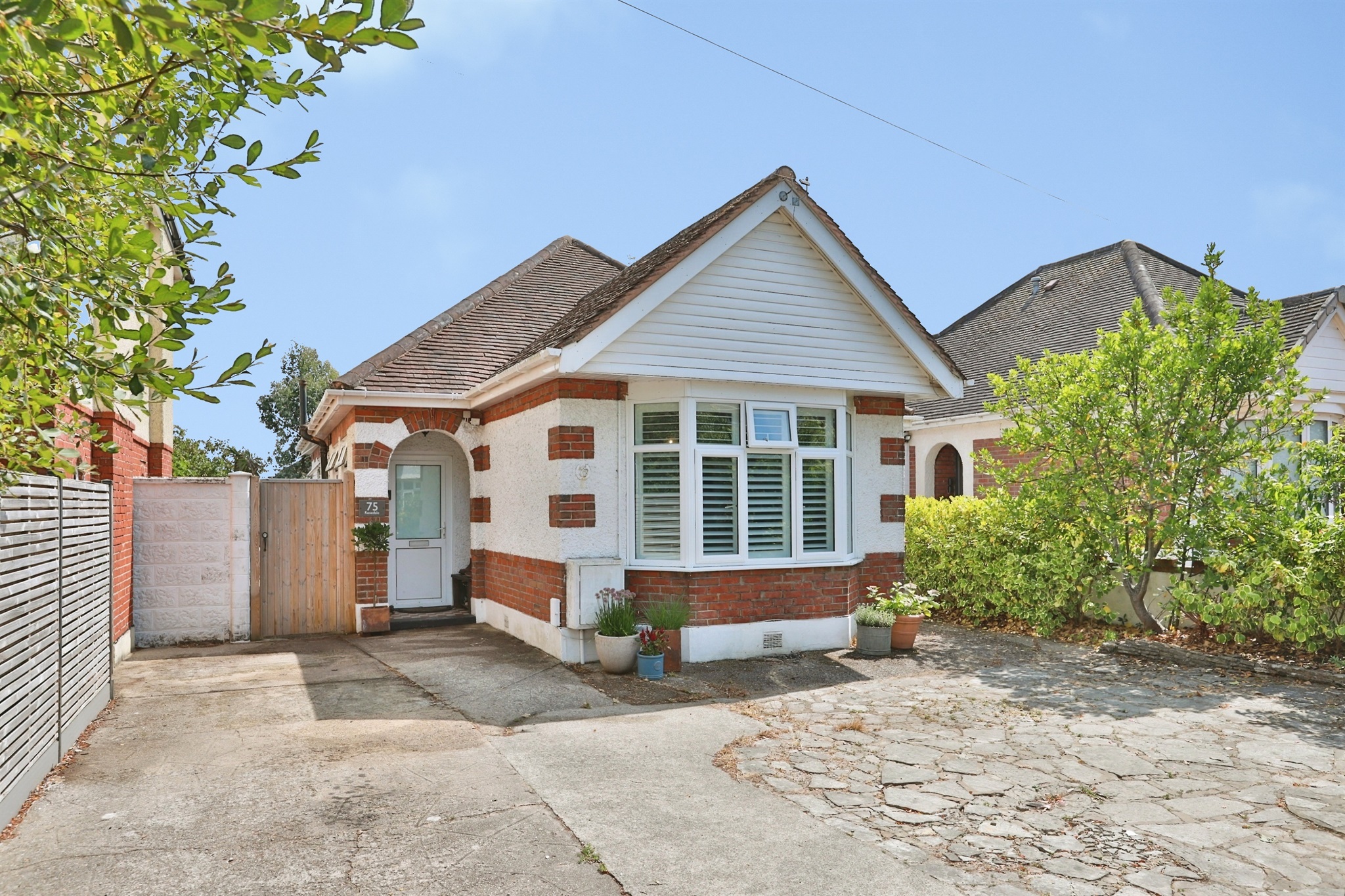 2 bed detached bungalow for sale