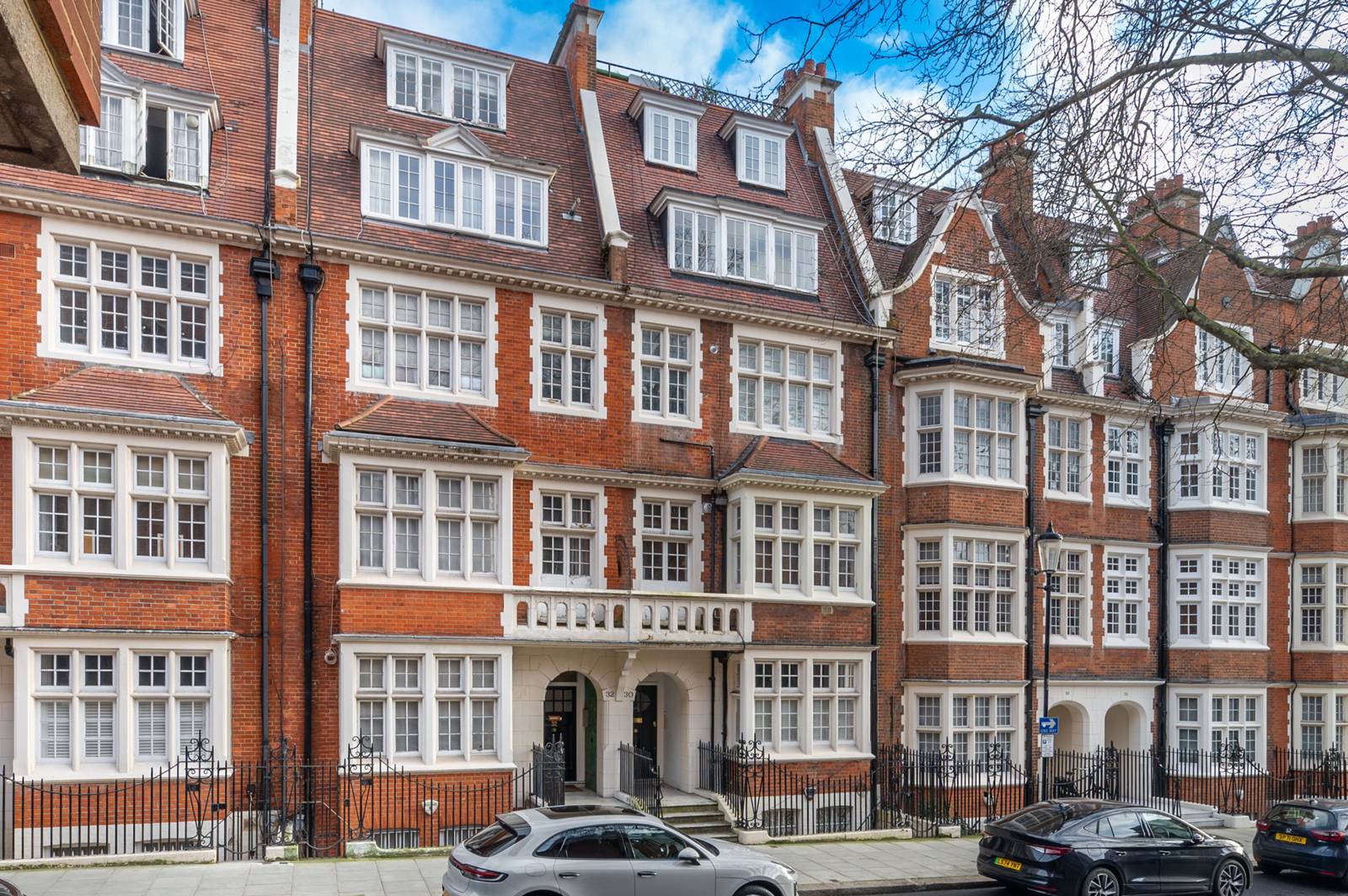 3 bedroom flat for sale 0