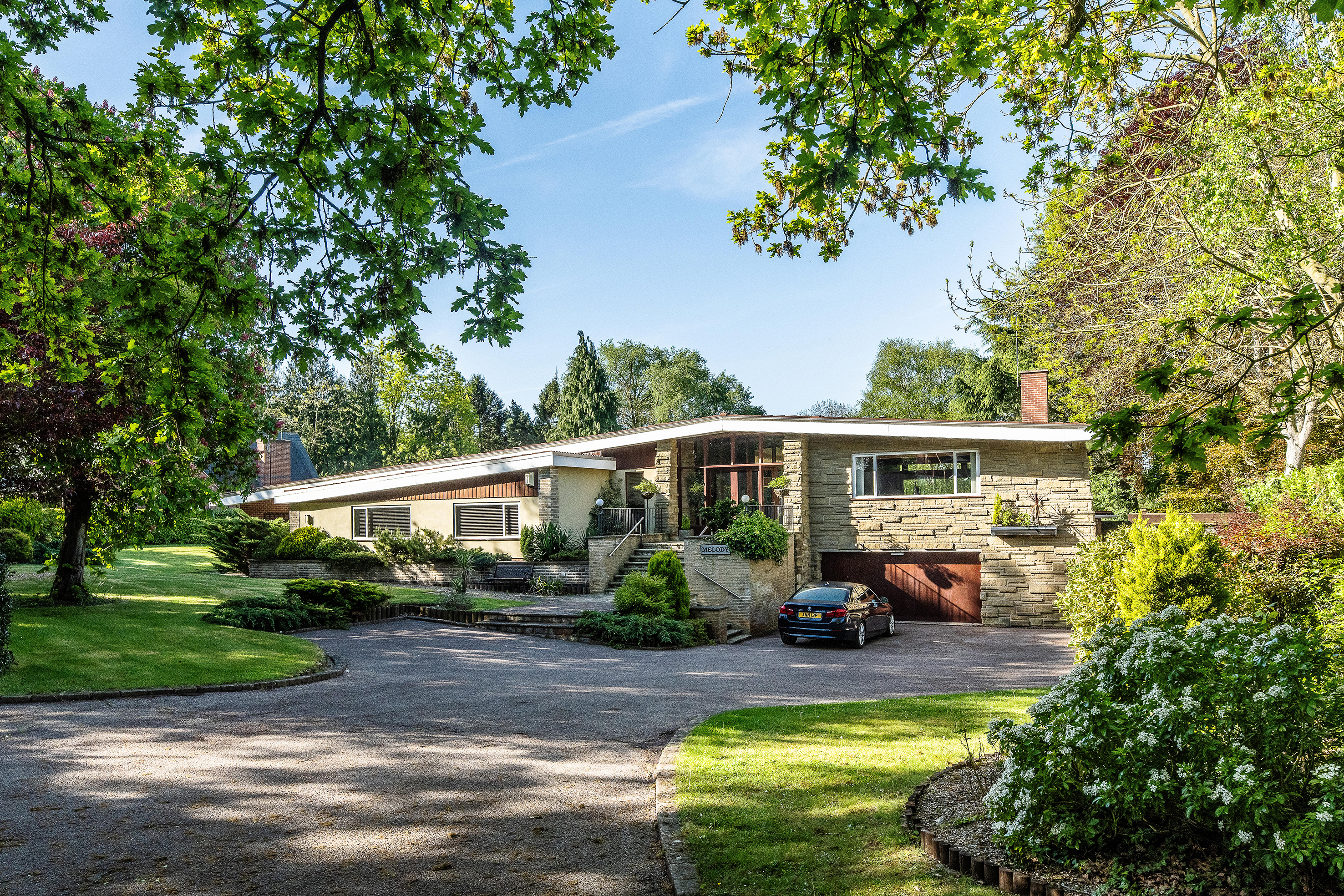 5 bedroom detached bungalow for sale 0