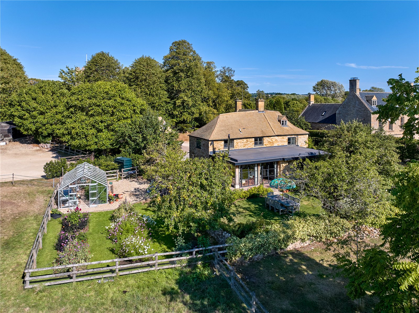 4 bedroom detached house for sale in Moreton-in-Marsh