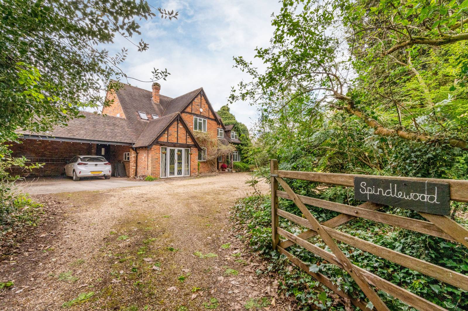 5 bedroom detached house for sale 0