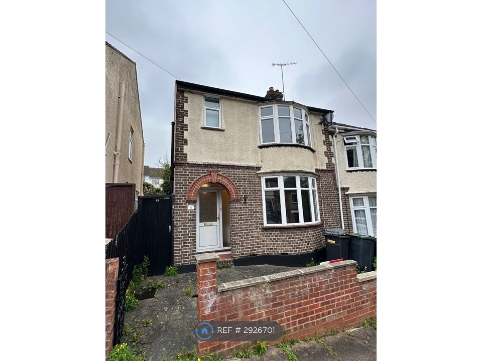 Colin Road, Luton photo 2