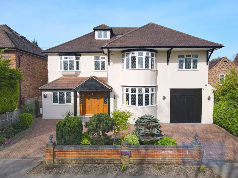 6 bedroom detached house for sale 0