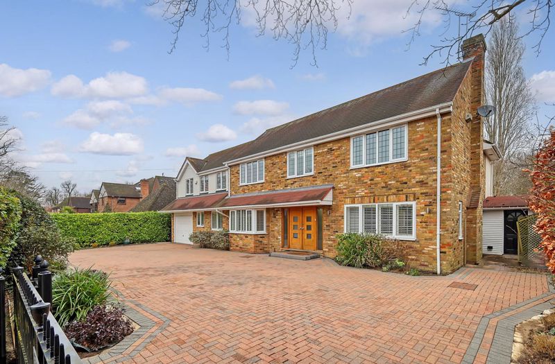 4 bedroom detached house for sale 0