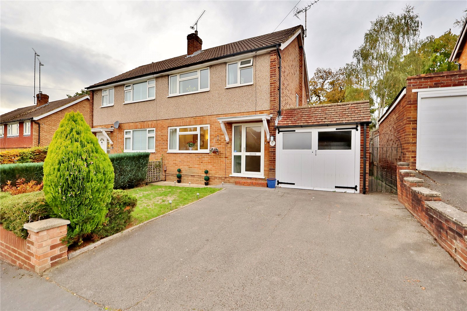 3-bed semi-detached on 35, Limewood Close, Woking, £520,000