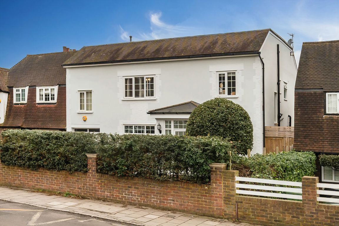 6 bedroom semi-detached house for sale 0