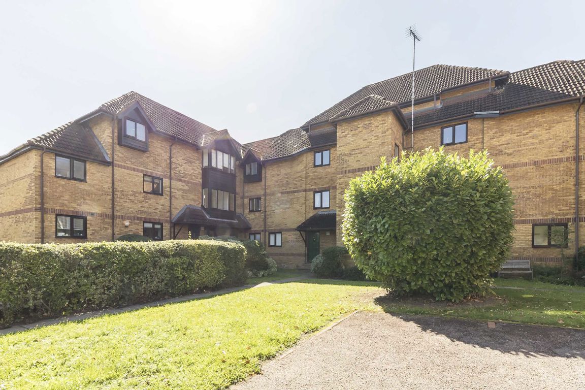 30, Linwood Close, London photo 2