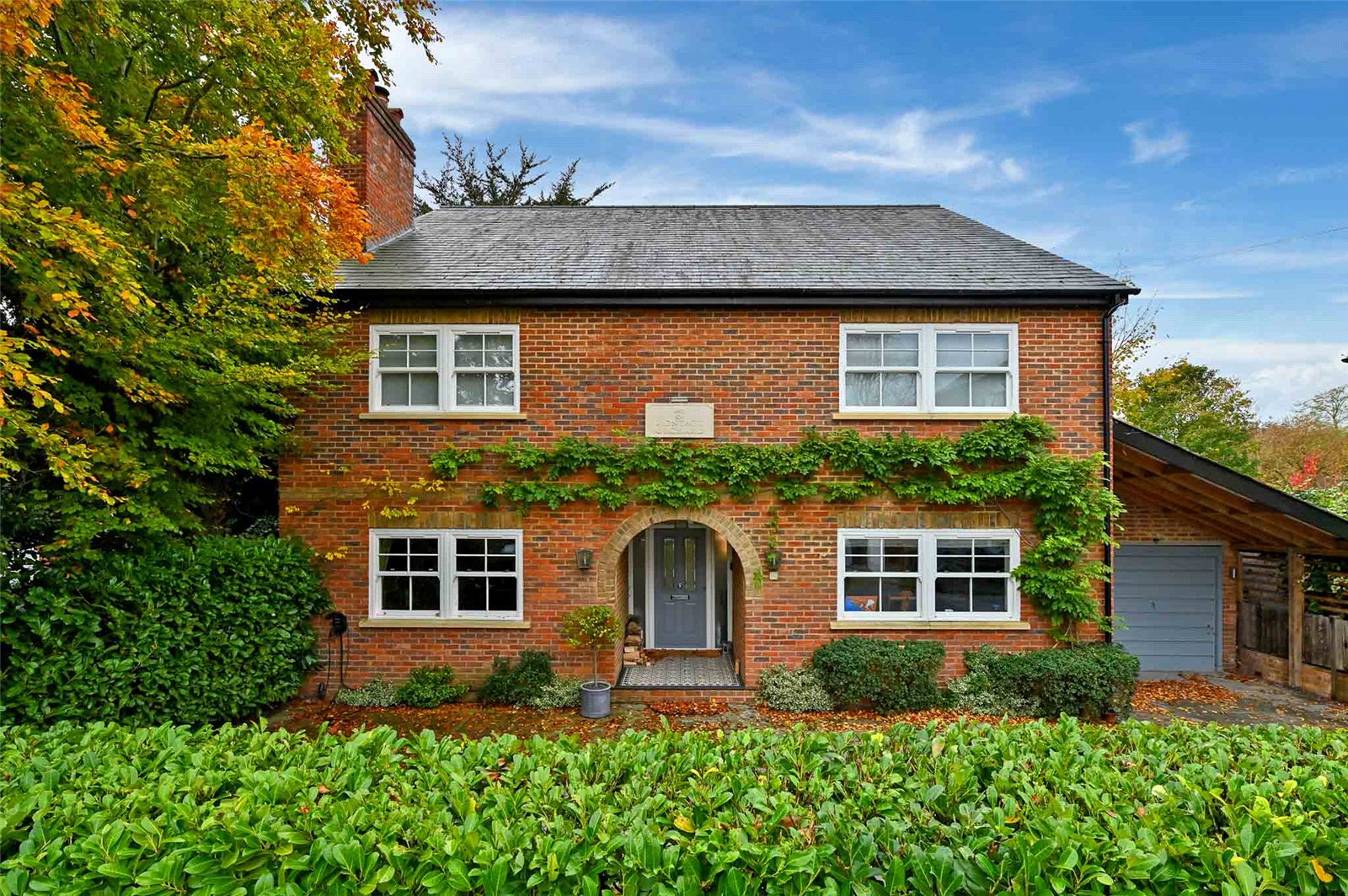 6 bedroom detached house for sale 0