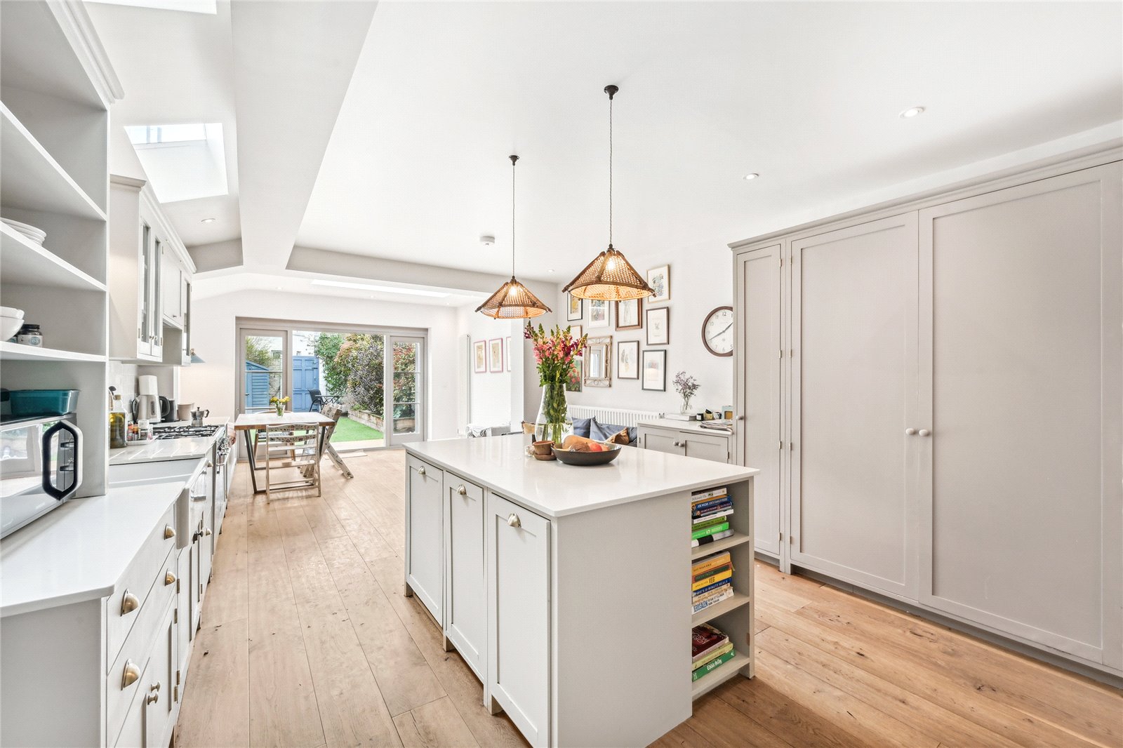 5 bedroom semi-detached house for sale