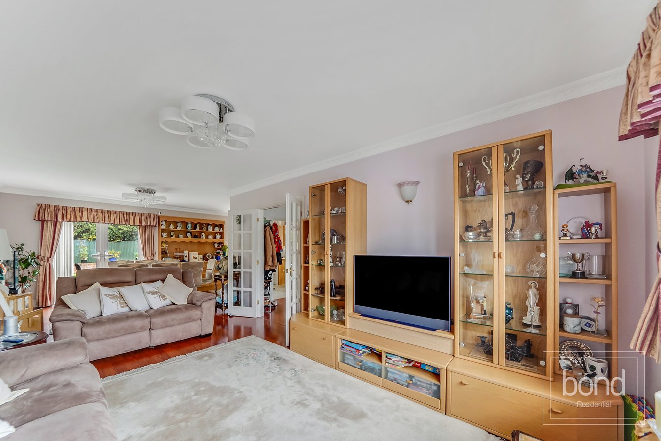 5 bedroom detached house for sale 0