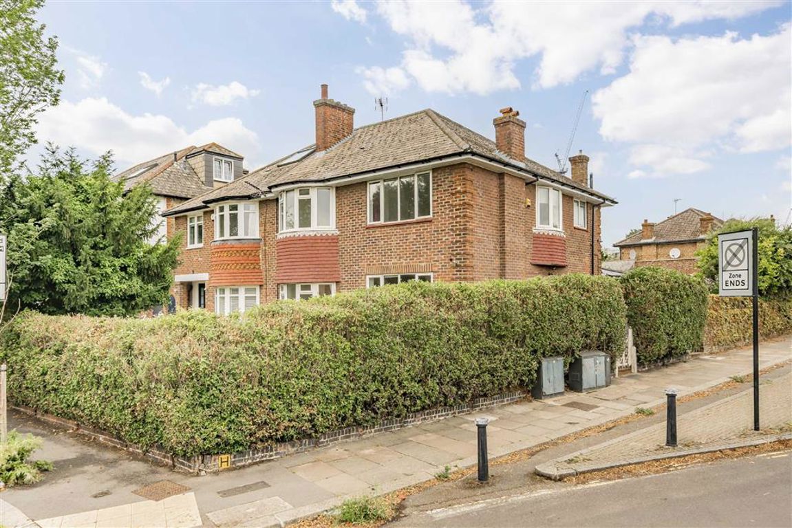 4 bedroom semi-detached house for sale 0