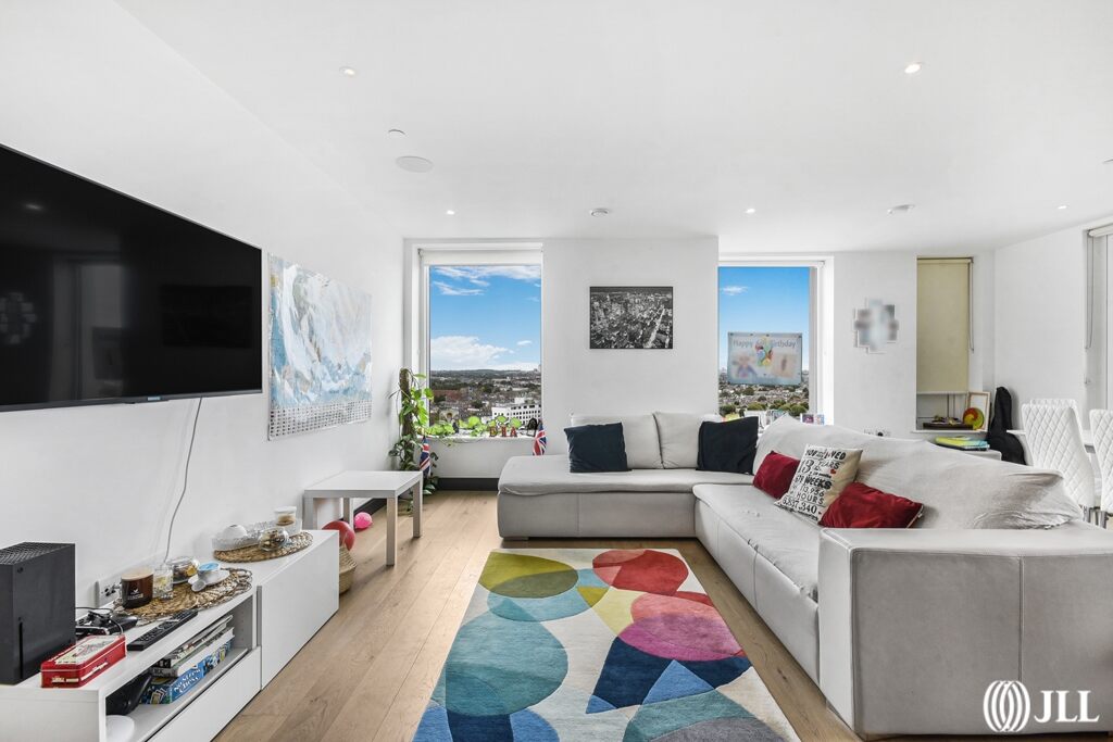 3 bedroom flat for sale 0