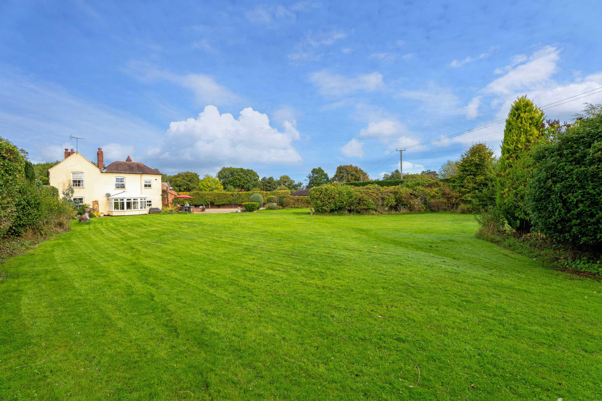 6 bedroom property for sale 0