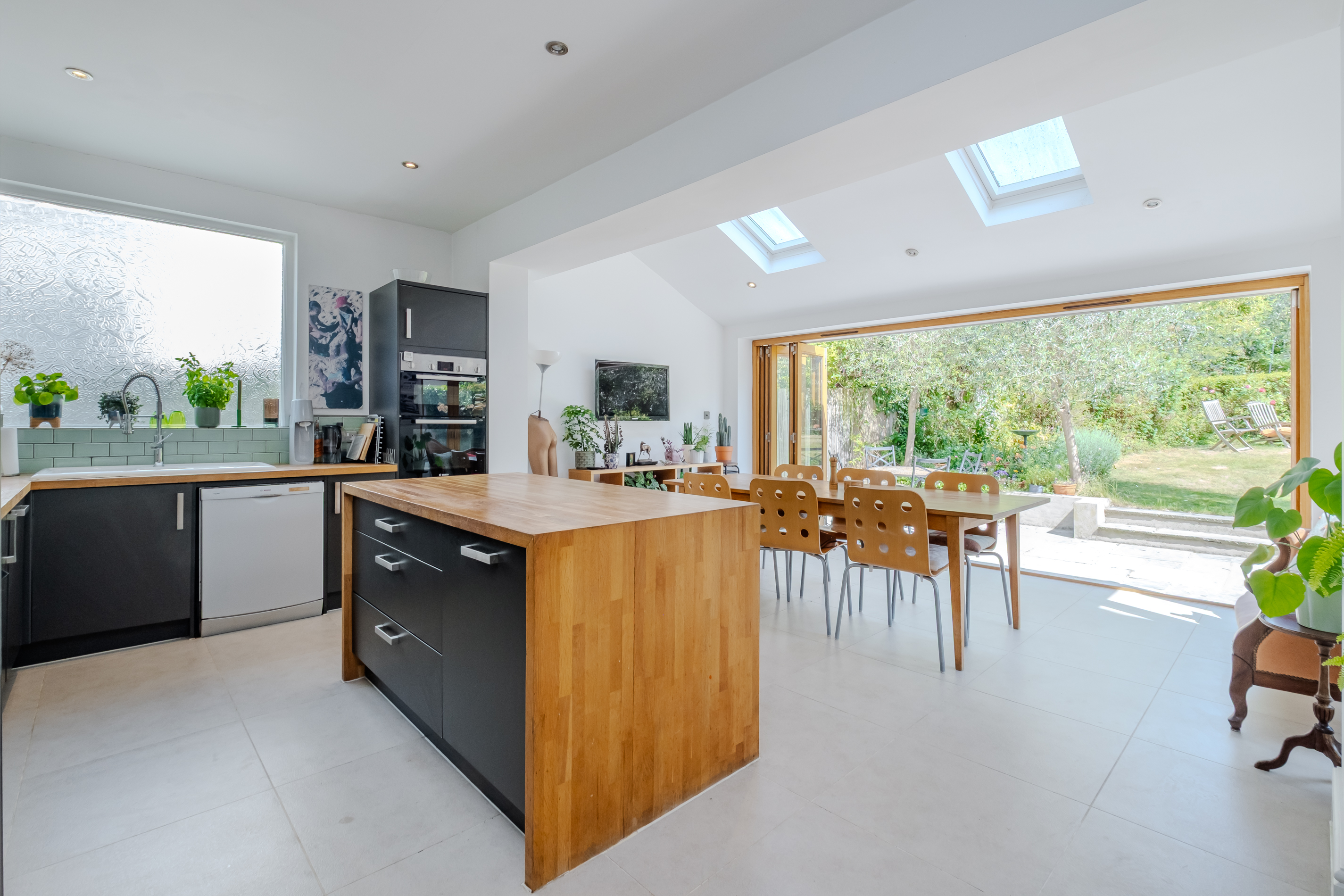 5 bedroom semi-detached house for sale 0