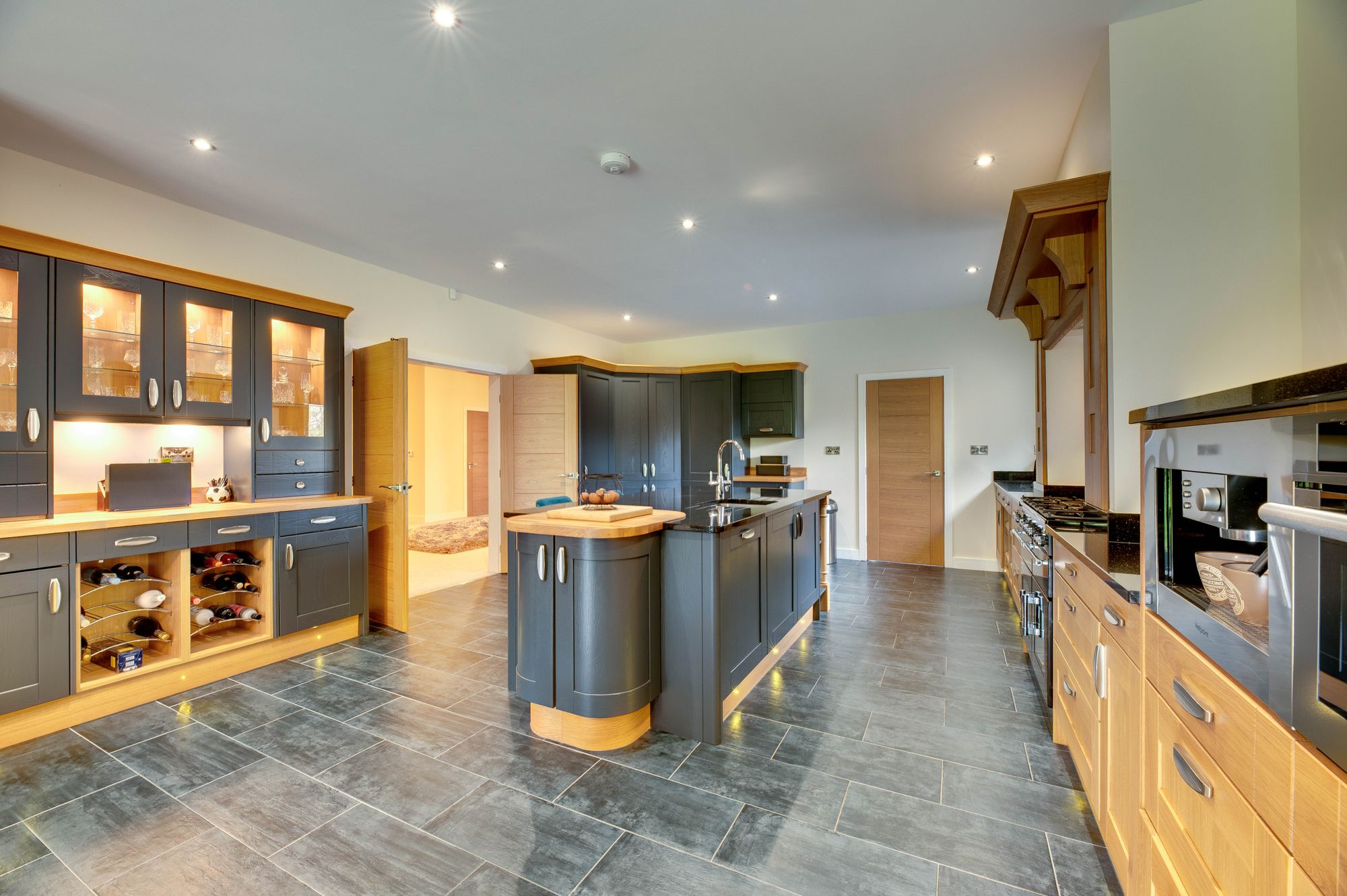 5 bedroom detached house for sale 0